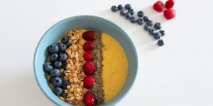 Beitragsbild des Blogbeitrags [Rezept] Mango Smoothie Bowl 