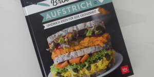 Beitragsbild des Blogbeitrags rezension „brot & aufstrich“