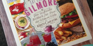 Beitragsbild des Blogbeitrags rezension „eat like a gilmore“