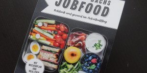 Beitragsbild des Blogbeitrags rezension „sven bachs jobfood“