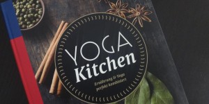 Beitragsbild des Blogbeitrags rezension “yoga kitchen”