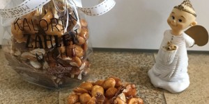 Beitragsbild des Blogbeitrags geschenke aus der küche – erdnuss-karamellriegel