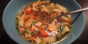Beitragsbild des Blogbeitrags kräftige rindssuppe