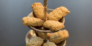 Beitragsbild des Blogbeitrags geschenke aus der küche – polenta shortbread mit kräutern