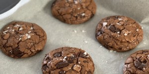 Beitragsbild des Blogbeitrags schoko-olivenöl-roggen cookies
