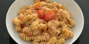 Beitragsbild des Blogbeitrags baked feta tomaten pasta