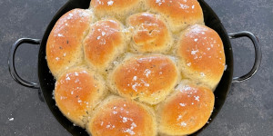 Beitragsbild des Blogbeitrags kräuter monkey bread 