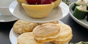 Beitragsbild des Blogbeitrags kekse mit zitronencreme