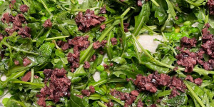 Beitragsbild des Blogbeitrags zerdrückte erbsen mit burrata
