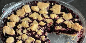 Beitragsbild des Blogbeitrags heidelbeer streuselkuchen