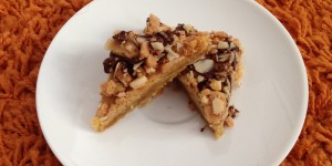 Beitragsbild des Blogbeitrags almond roca bars