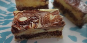 Beitragsbild des Blogbeitrags rezension “cheesecakes, pies & tartes” + chocolate cheesecake bars