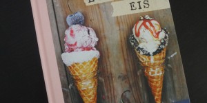 Beitragsbild des Blogbeitrags rezension “lomelinos eis”