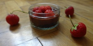 Beitragsbild des Blogbeitrags erdbeer-schoko-oreo tarte 