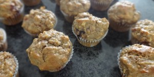 Beitragsbild des Blogbeitrags breakfast to go – müsli muffins