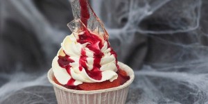 Beitragsbild des Blogbeitrags Glassplitter Cupcakes für Halloween