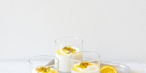 Beitragsbild des Blogbeitrags Creme aus weißer Schokolade mit Orangensauce 