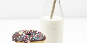 Beitragsbild des Blogbeitrags Donuts mit bunten Streuseln