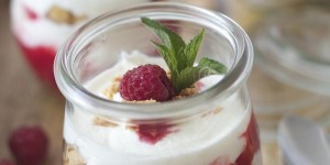 Beitragsbild des Blogbeitrags Himbeer Amarettini Schichtdessert