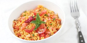 Beitragsbild des Blogbeitrags Reissalat mit Chili, Wassermelone und Tomate