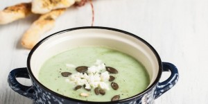 Beitragsbild des Blogbeitrags Kalte Zucchini Joghurt Suppe
