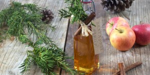 Beitragsbild des Blogbeitrags Bratapfelsirup