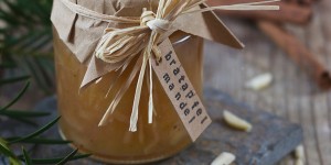 Beitragsbild des Blogbeitrags Bratapfelmarmelade mit Mandeln