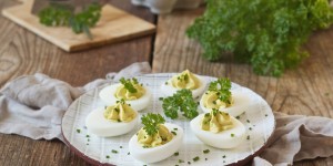 Beitragsbild des Blogbeitrags Gefüllte Eier mit Kräutercreme