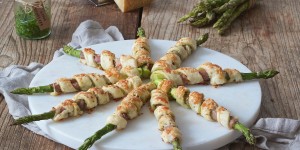 Beitragsbild des Blogbeitrags Spargel Schinken Grissini
