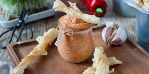 Beitragsbild des Blogbeitrags Schafskäsedip mit Ajvar