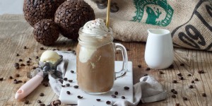 Beitragsbild des Blogbeitrags Eiskaffee mit Vanilleeis