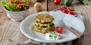 Beitragsbild des Blogbeitrags Zucchinipuffer mit Feta