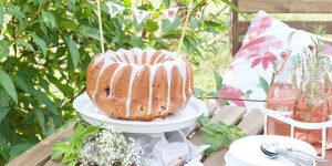 Beitragsbild des Blogbeitrags Joghurt Gugelhupf mit Himbeeren