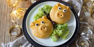 Beitragsbild des Blogbeitrags Pikant gefüllte Glücksschweine