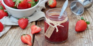 Beitragsbild des Blogbeitrags Erdbeer-Gin-Marmelade