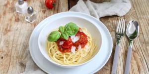 Beitragsbild des Blogbeitrags Schnelle Pasta mit Tomaten und Basilikum 