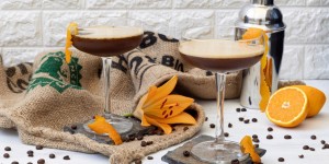 Beitragsbild des Blogbeitrags Coffee Sour Cocktail – Kaffeecocktail 