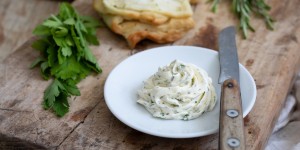 Beitragsbild des Blogbeitrags Kräuterbutter