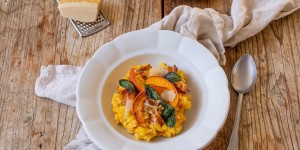 Beitragsbild des Blogbeitrags Kürbisrisotto mit Speck und Salbei