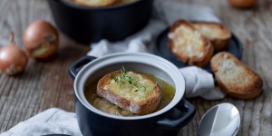 Beitragsbild des Blogbeitrags Französische Zwiebelsuppe