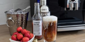 Beitragsbild des Blogbeitrags Geeister Erdbeerkaffee – Geeister Erdbeer Espresso