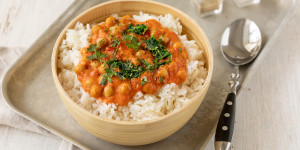 Beitragsbild des Blogbeitrags Kichererbsen-Kokos-Curry