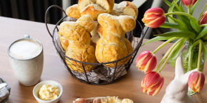 Beitragsbild des Blogbeitrags Germteig Osterhase mit Bärlauch