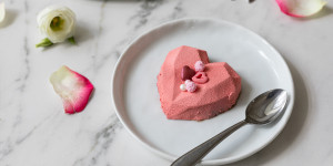 Beitragsbild des Blogbeitrags Erdbeer Oreo Herz Cakesicles