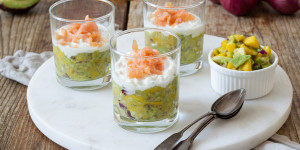 Beitragsbild des Blogbeitrags Avocado-Mango-Lachs-Verrine