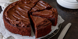 Beitragsbild des Blogbeitrags Saftiger Schokokuchen mit Schoko-Butter-Creme – Pornokuchen