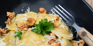 Beitragsbild des Blogbeitrags Eierschwammerl Ravioli – Ravioli mit Pfifferlingfüllung