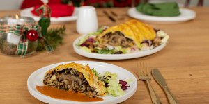 Beitragsbild des Blogbeitrags Veganer Braten mit Pilzen – Pilz Wellington