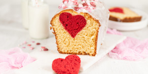 Beitragsbild des Blogbeitrags Herzkuchen – Kuchen mit Herz im Inneren 
