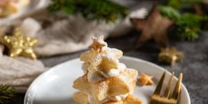 Beitragsbild des Blogbeitrags Blätterteig Tannenbaum als Weihnachtsdessert 